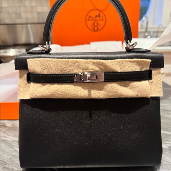 Authentic BRAND NEW HERMES KELLY II 25 RETOURNE Black 2025 full set box receipt - Picture 7 of 13